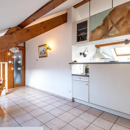 Laurabe Furnished Flat Apartment *