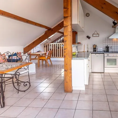 Laurabe Furnished Flat Apartment *